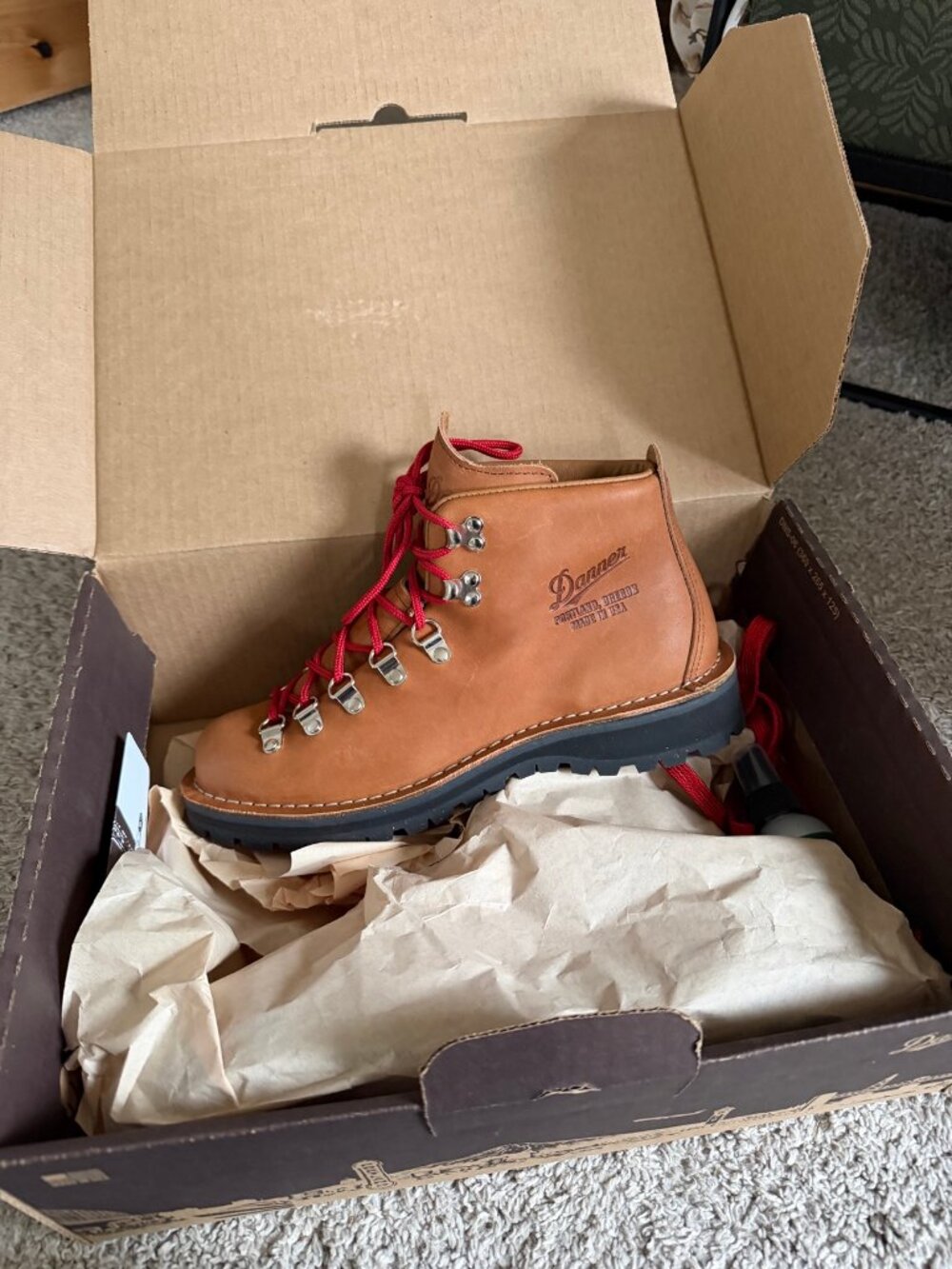 Danner Mountain Light Cascade Clovis Hiking Boots Women's 8.5 — New in Box